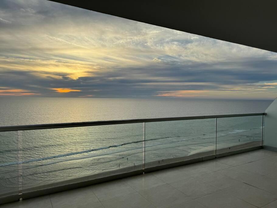 Appartamento Departamento De Lujo Vista Al Mar Piso 15 Mazatlán Esterno foto
