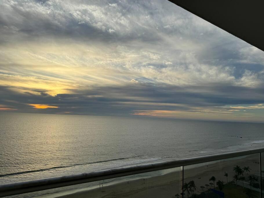 Appartamento Departamento De Lujo Vista Al Mar Piso 15 Mazatlán Esterno foto
